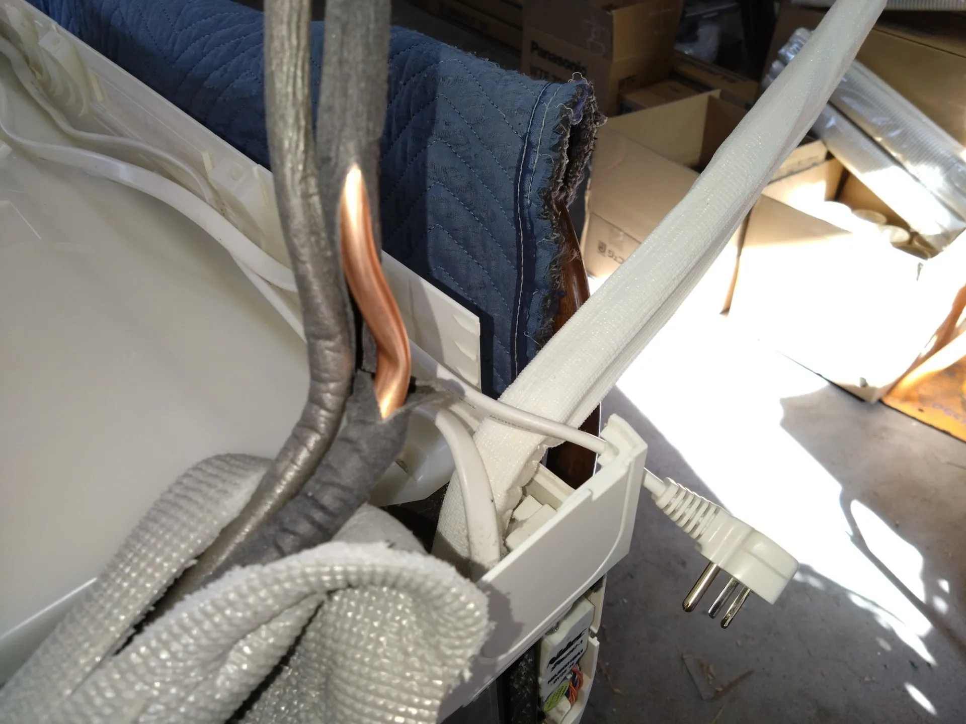 ルームエアコン撤去移設工事